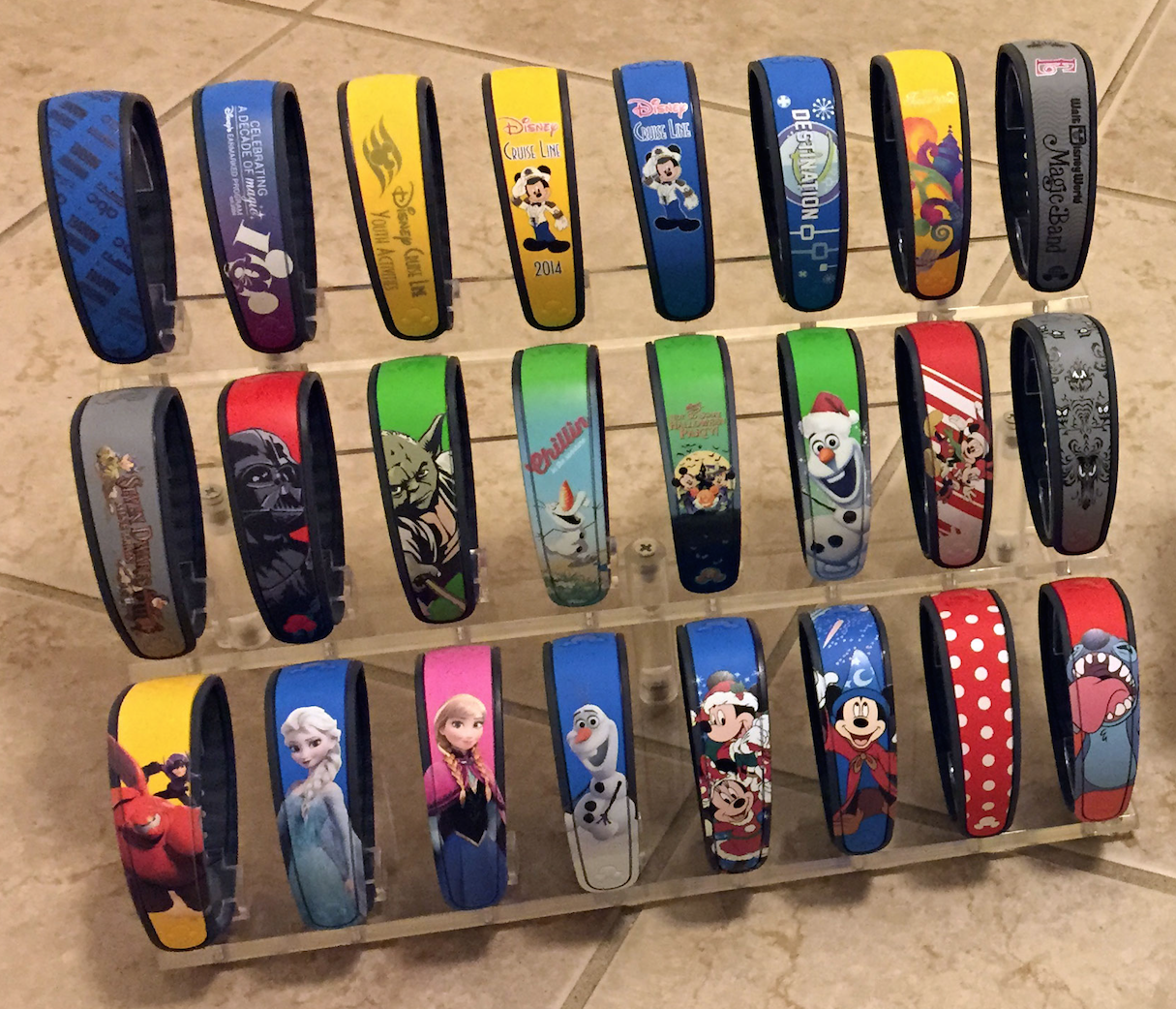 Ideas, tips, and kits for displaying your MagicBands in your home