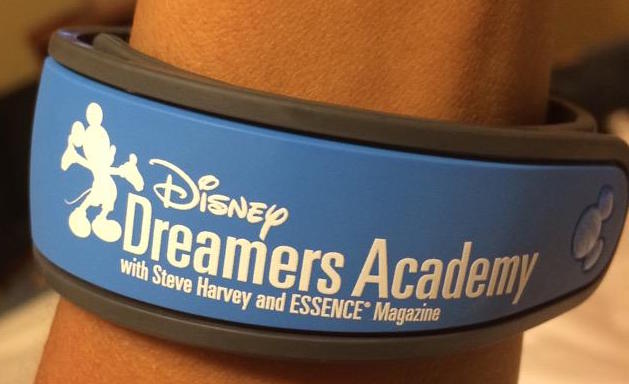 Up close pictures of the Disney Dreamers Academy MagicBands