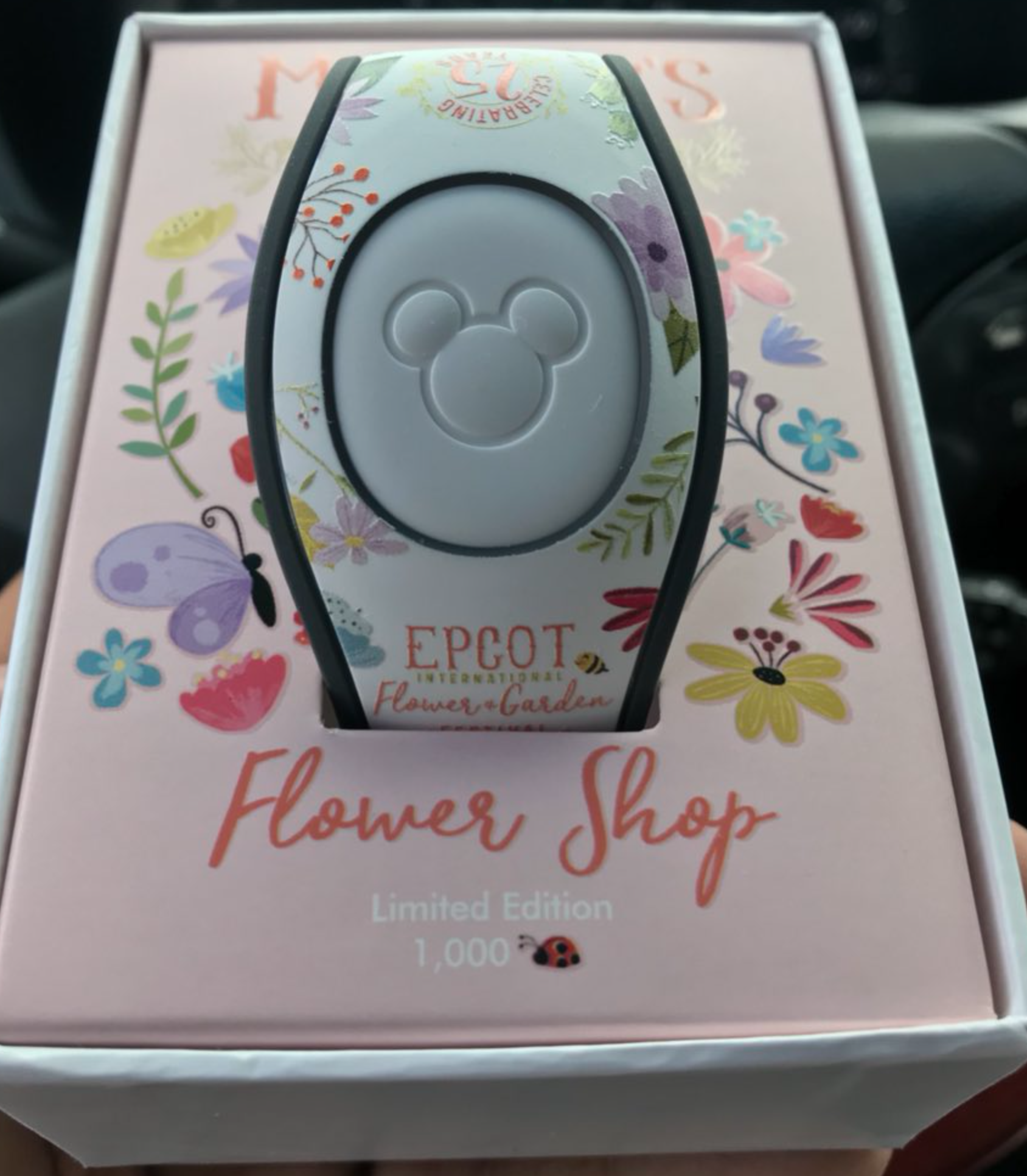 minnie mouse epcot flower & garden limited edition magicband